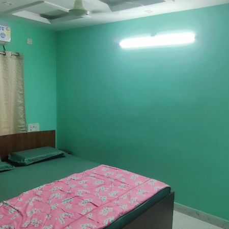 Ruhithahomestay- Ac Rooms-Free Wifi- Android Tv - Near To Alipiri- Door Service Tirupati Esterno foto
